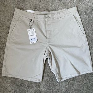 Zara Men’s Light Beige Straight Fit Shorts